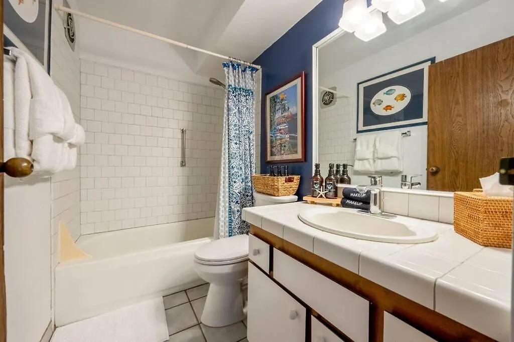 Kihei Alii Kai D207- Ocean View, Walk To Shops, Dining, And Kam I Beach